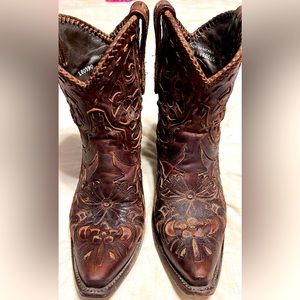 Gorgeous brown with beautiful detail